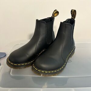 Like New Dr. Martens 2976 Chelsea Boots